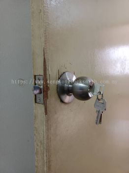 installation door lock 