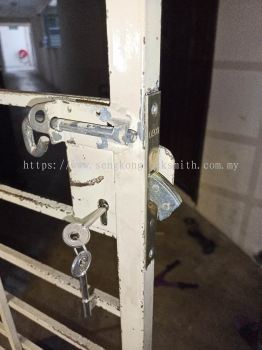 installation door lock 