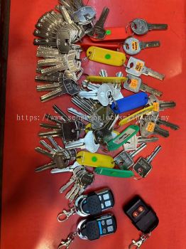 Professional locksmith duplicating keys