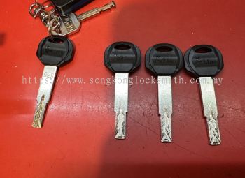 Professional locksmith duplicating keys