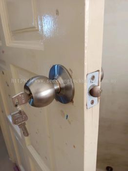 door lock installation 