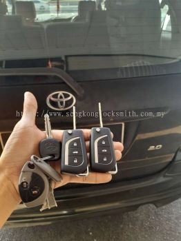 duplicate Toyota car key control