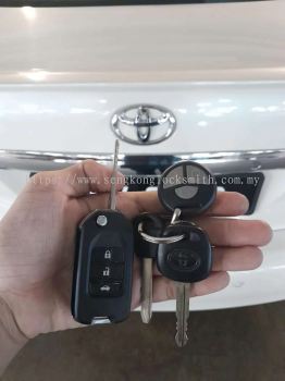 duplicate Toyota car key control