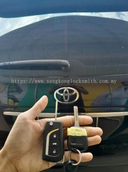 duplicate Toyota car key control