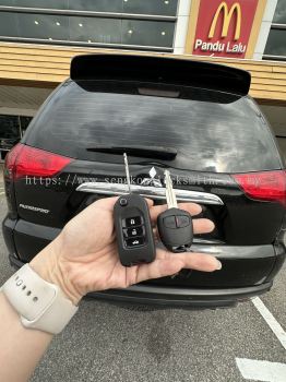 duplicate Mitsubishi pajero sport car key control 