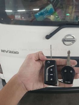 duplicate Nissan car key with remote control 