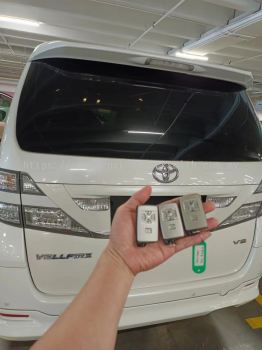 we have duplicate Toyota Vellfire car keyless controller 