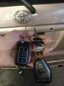 duplicate Toyota car key controller 