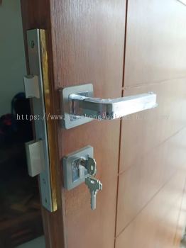 installation door lock 