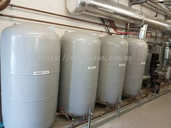 Chiller plant expansion tank installation
