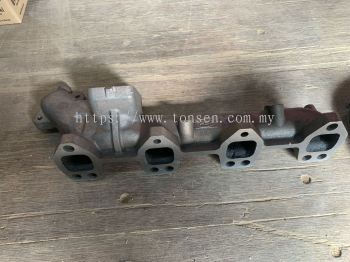 SK200-8 J05E EXHAUST MANIFOLD