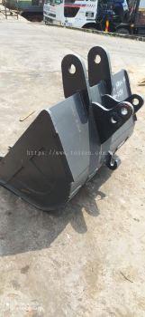 CASE 580L BUCKET 