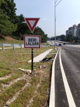 GIVE WAY ROAD SIGNAGE | BELI LALUAN ROAD SIGNAGE MAKER AT DENGKIL | CYBERJAYA | PUTRAJAYA | KUALA LUMPUR (KL) | PUNCAK ALAM