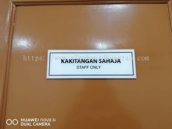 DOOR SIGANGE ACRYLIC SIGNAGE AT KUANTAN PAHANG MALAYSIA