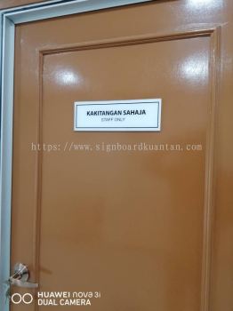 DOOR SIGANGE ACRYLIC SIGNAGE AT KUANTAN PAHANG MALAYSIA