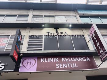 KLINIK KELUARGA SENTUL OUTDOOR METAL G.I SIGNAGE SIGNBOARD AT KUANTAN, BANDAR INDERA MAHKOTA. PANCHING, SUNGAI LEMBING, GAMBANG, BESERAH, GEBENG, PENOR, SUNGAI KARANG, BATU HITAM, CHENDOR, TANJUNG LUMPUR, TELUK CEMPEDAK, CHERATING KUANTAN PAHANG MALAYSIA