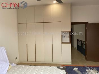 SWING DOOR WARDROBE @ SETIA SAFIRO, CYBERJAYA