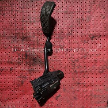 AUDI A4 (B5) / VW PASSAT (B5) ELECTRONIC ACCELERATOR PEDAL 8D2 721 523 B
