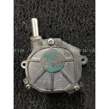 MERCEDES W204 / W172 / W212 CGI TURBO M271 VACUUM PUMP ( A271 230 16 65 )