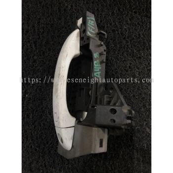 AUDI A4B8 OUTSIDE DOOR HANDLE FRONT RIGHT SIDE