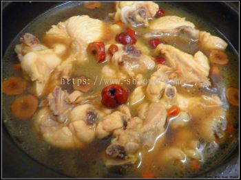 Claypot Kampung Chicken with Chinese Herbs (Soup) ҩĲ԰(