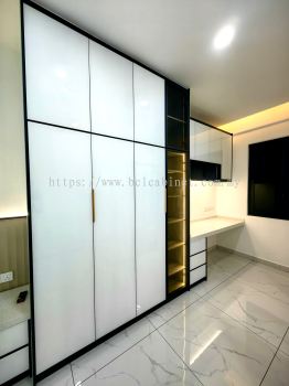 6G Wardrobe Cabinet