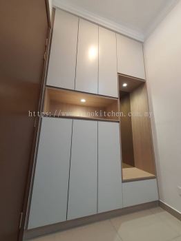 CUSTOM SHOE CABINET WITH BENCH