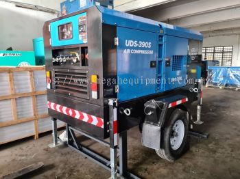 PORTABLE AIR COMPRESSOR 390CFM TRAILER TYPE