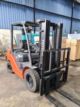 USED TOYOTA 2.5 TON FORKLIFT FOR RENTAL
