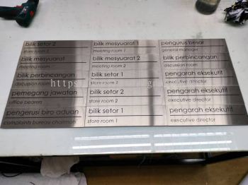 CHEMICAL ETCHING ROOM PLATE WITH STICKER CUT OUT (MCMC, CYBERJAYA, 2022)