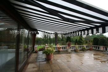 Retractable Awning In Variable Color