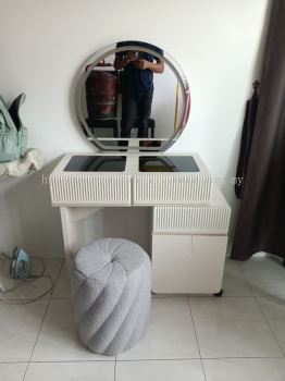 Modern Dressing Table with LED Mirror | Luxury Makeup Vanity Table | Dressing Table with LED Mirror & Safety Box Malaysia