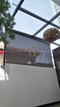 Outdoor Roller Blind, Sunscreen Material, Bungalow Relaxing Area.