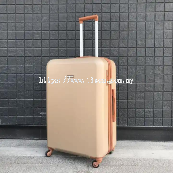 Lightweight and Durable Luggage  02