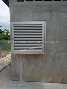 LOUVERS DOOR
