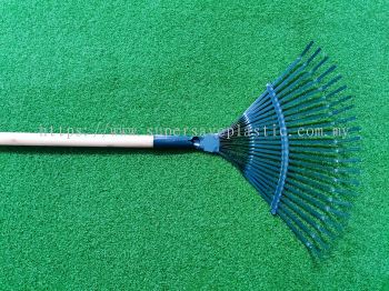 IRON GARDEN RAKE W/4FT HANDLE