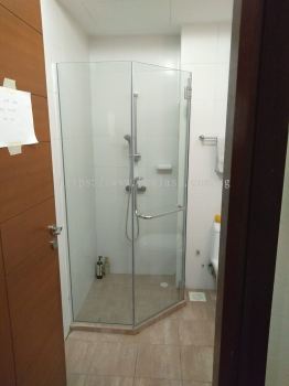 Diamond Shape Lavatory Shower Screen