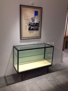 Versatile Glass Display Rack - Showcase Your Products with Elegance