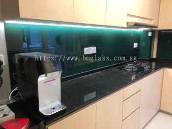  Sleek Glass Kitchen Backsplash - Revitalize Your Culinary Haven