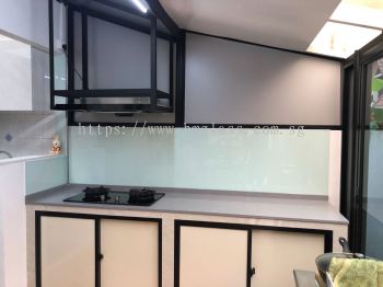 Stylish Glass Kitchen Backsplash - Enhance Your Culinary Space