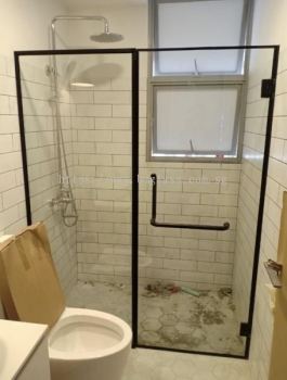 Swing Door Shower Screen With Black Frame