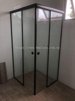 Central Door Shower Screen