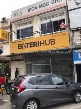 BATERIHUB CAR BATTERY METAL G.I SIGNAGE SIGNBOARD & DOUBLE SIDE LIGHTBOX SIGNAGE AT BALOK KUANTAN PAHANG MALAYSIA 