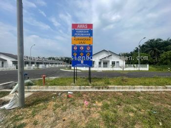 ROAD SIGNBOARD AT TAPAK PERUMAHAN GAMBANG