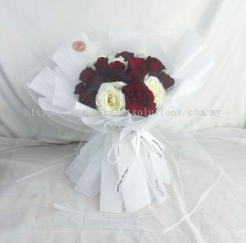 Red & white fresh Kenya roses with white laces