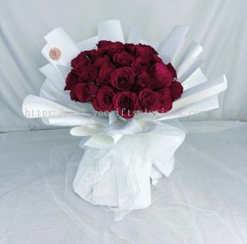 Elegant Fresh Roses (India 30 roses) with elegant lace