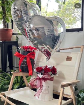 Roses gift box with balloons 