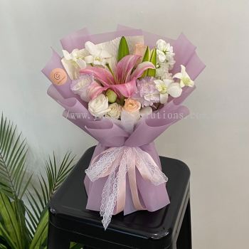 Fresh Pink Lily with mix fresh flowers (M)