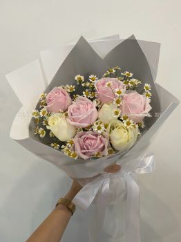 Fresh White Roses with Pink Roses and Chamomile - M size