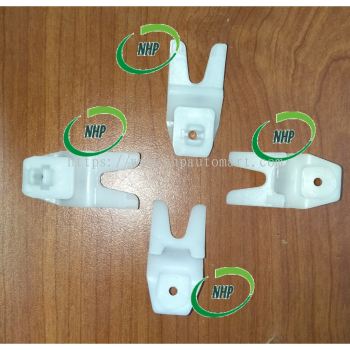 Toyota KE70 Windscreen Clip Bottom (1 Pc / 1 Biji Harga)